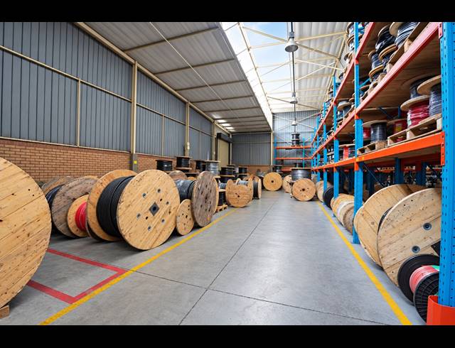 4,060M² WAREHOUSE TO LET IN LASER PARK